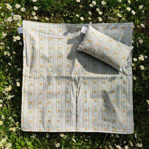 Couverture et son coussin - Fleurs tissu cretonne tissu polaire ouate