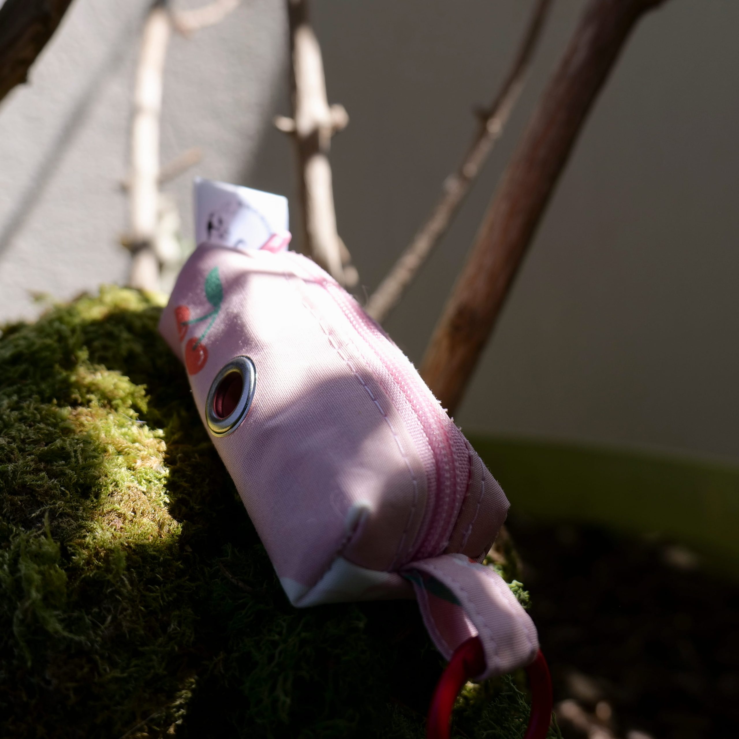 Etui sac à crottes - Cerise – Image 2