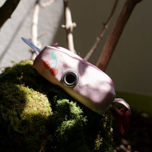 etui-sac-a-crottes-cerise