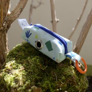 etui-sac-a-crottes-geometrique