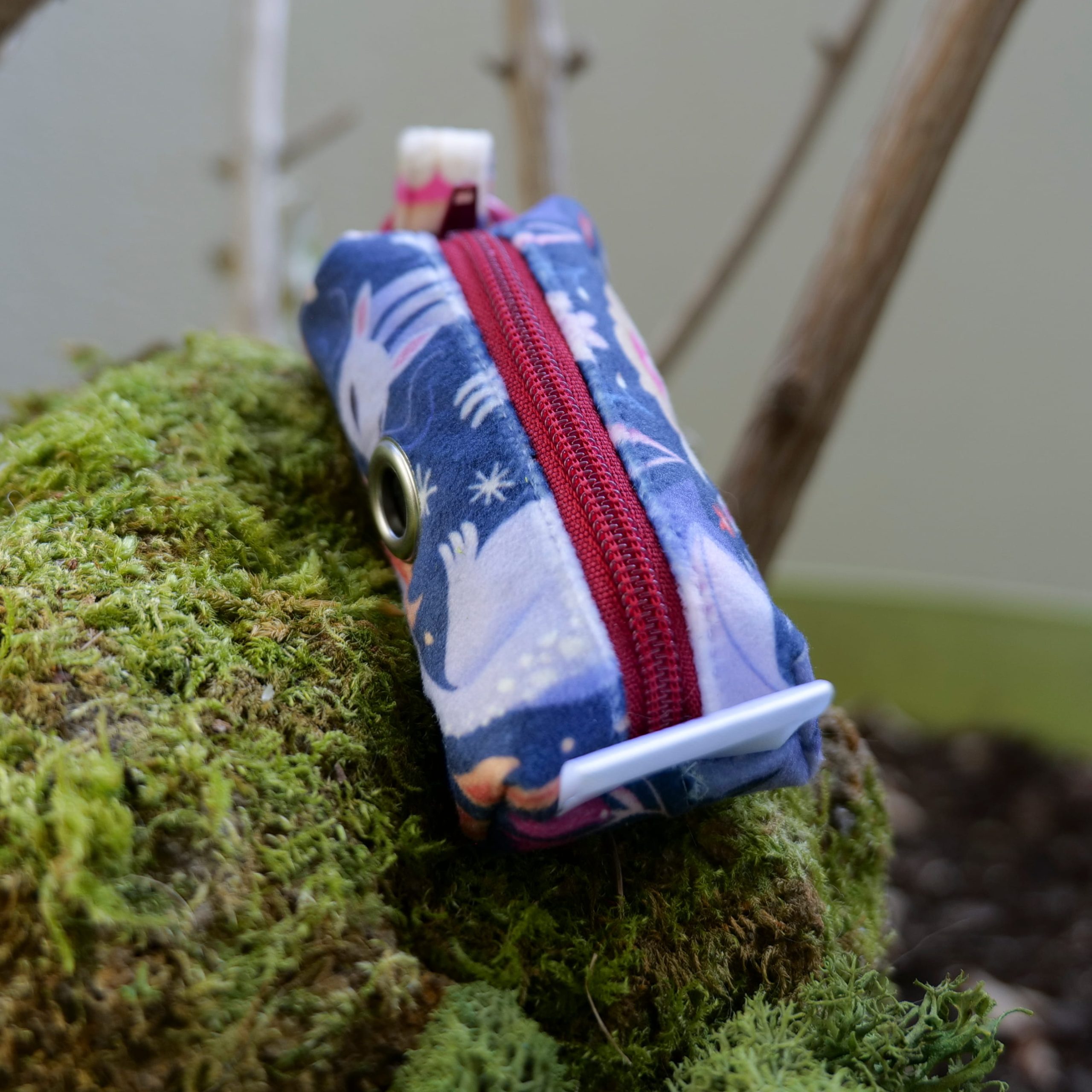 etui-sac-a-crottes-velours-dragon-4