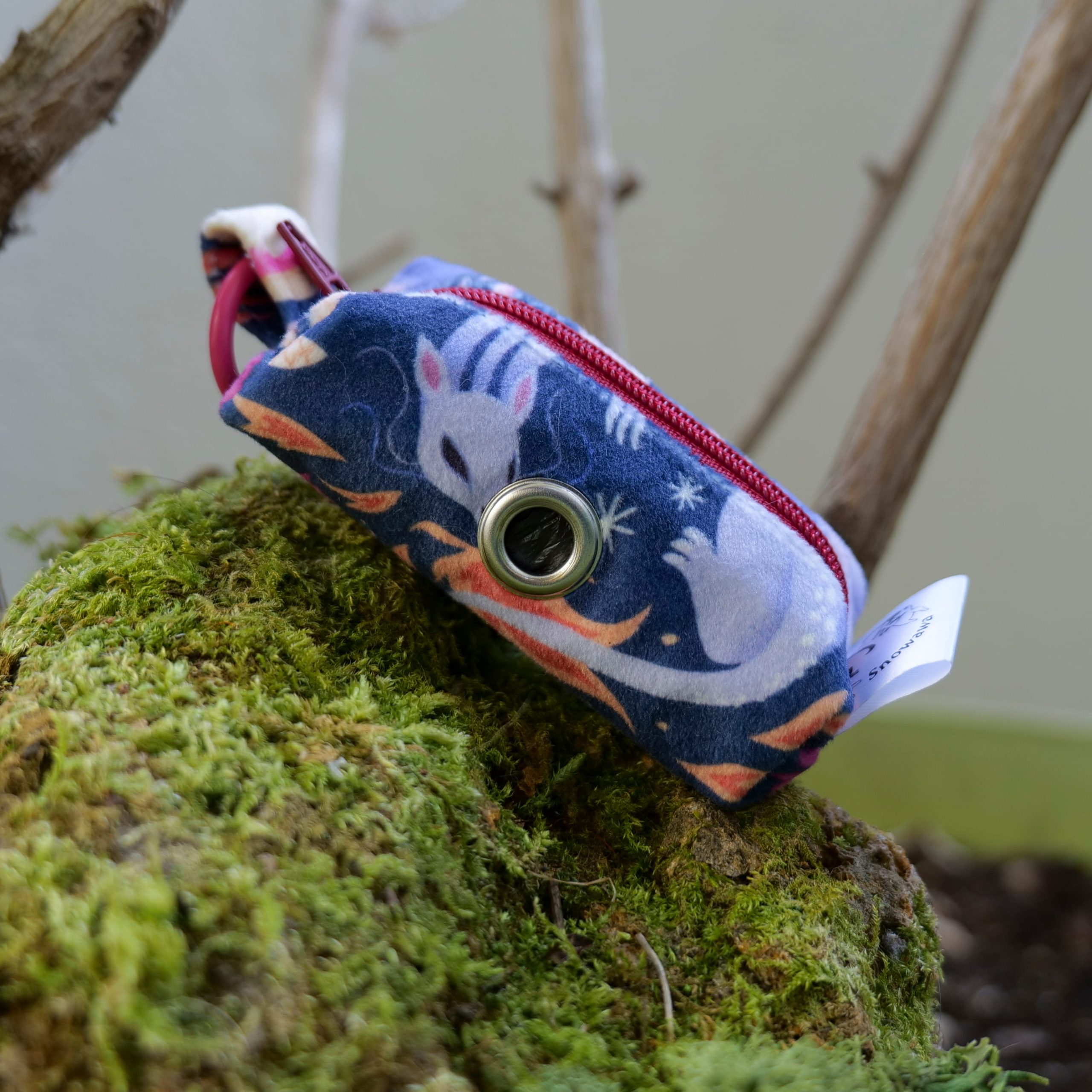 etui-sac-a-crottes-velours-dragon etui-sac-a-crottes-velours-dragon