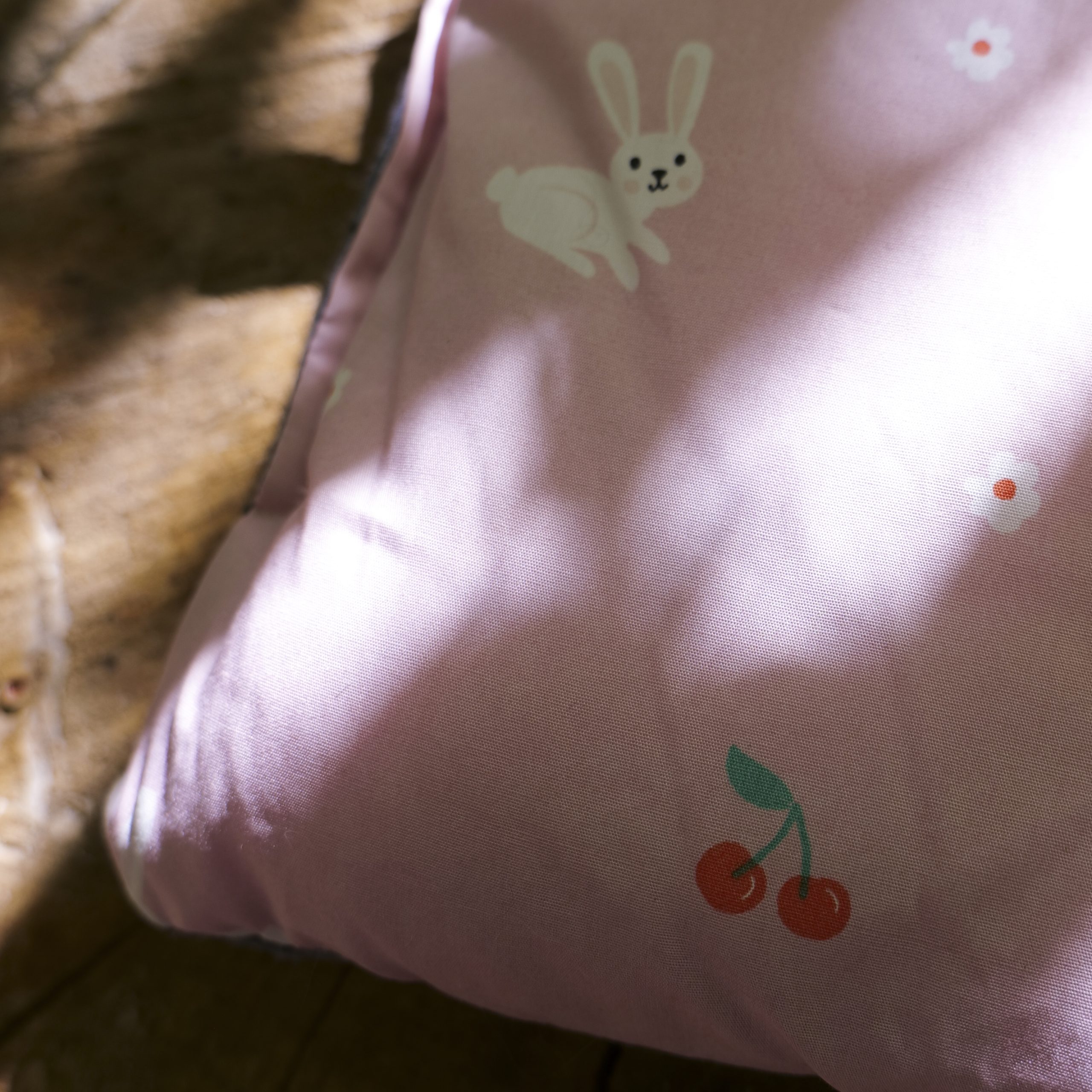 Coussin antidérapant - Cerise – Image 4