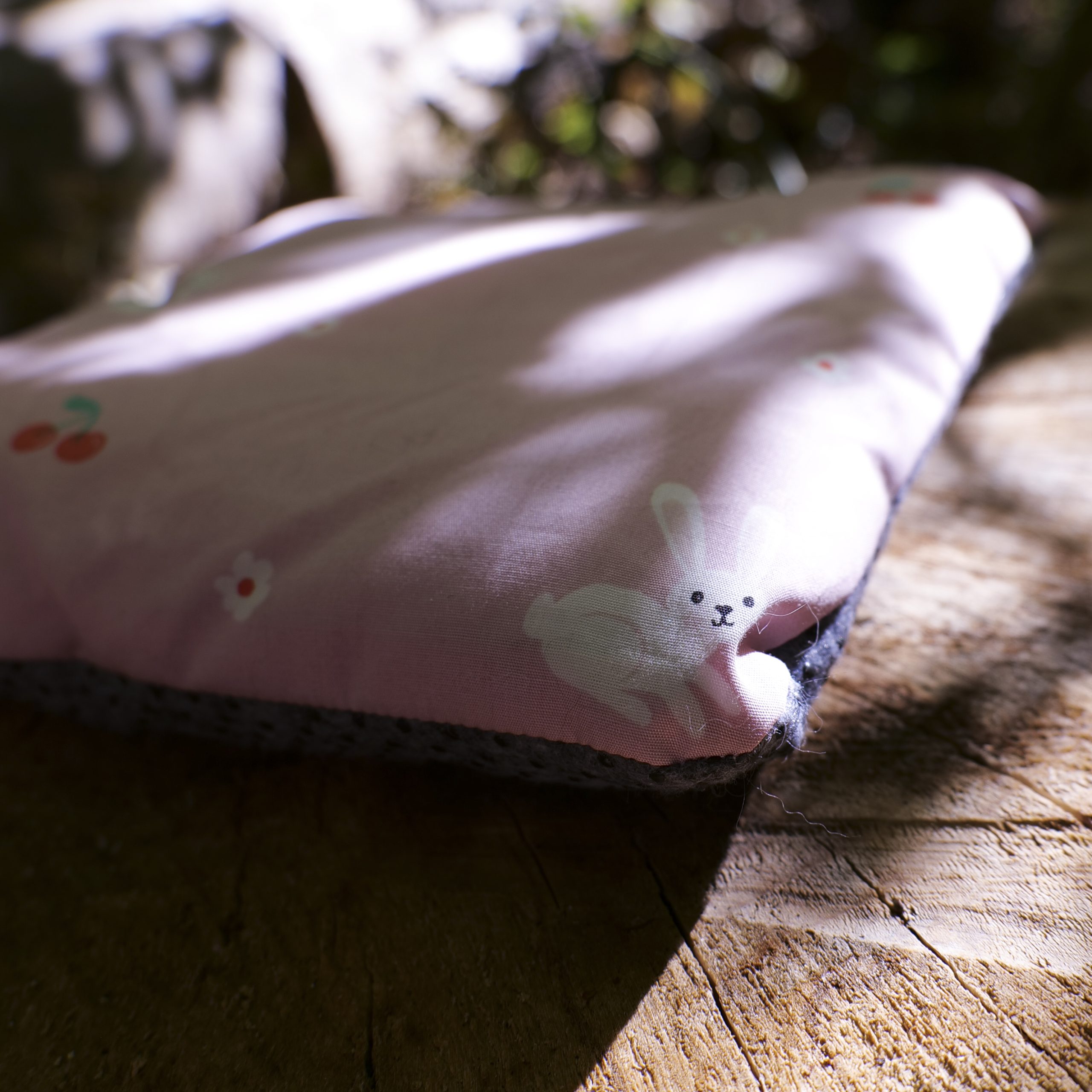 Coussin antidérapant - Cerise – Image 5