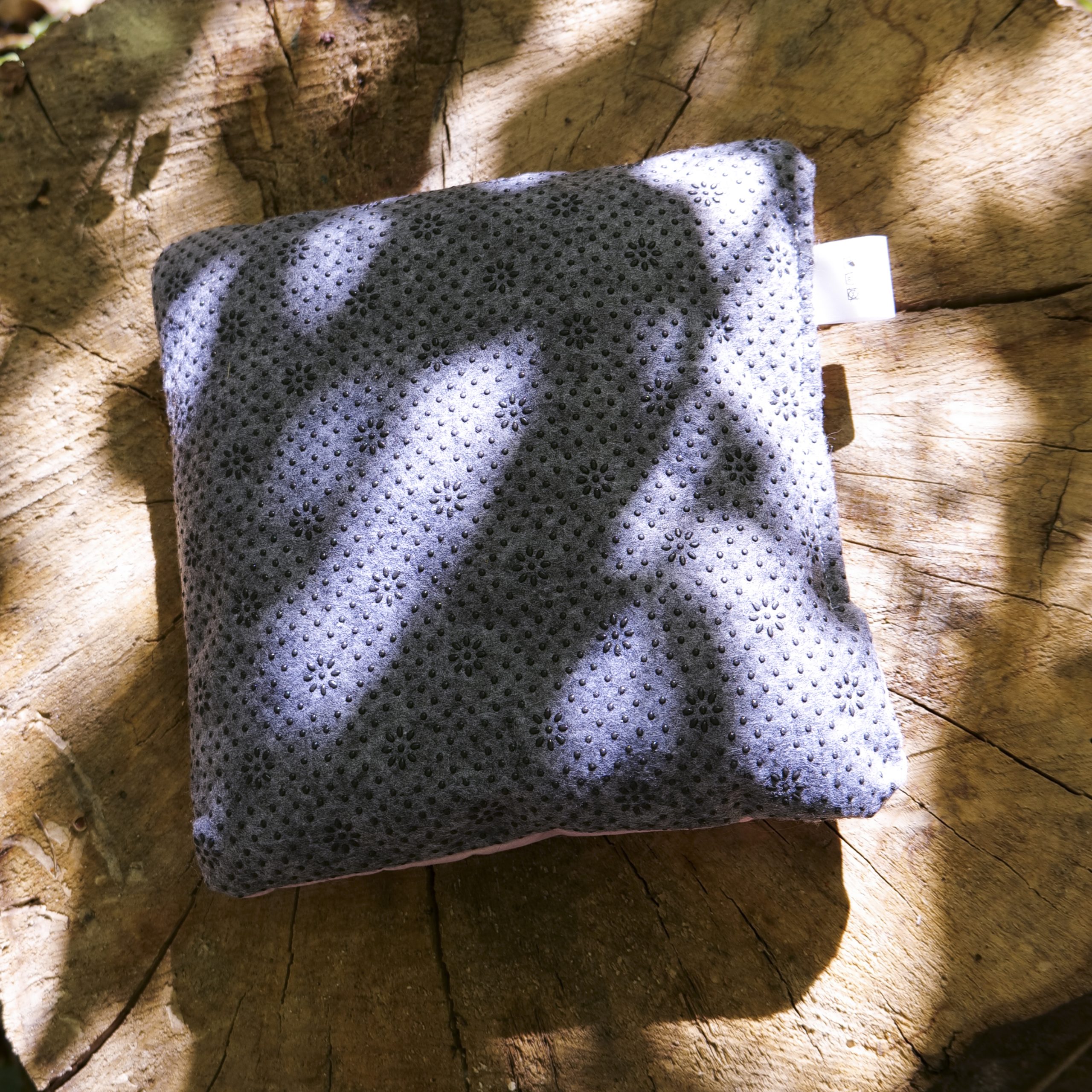 Coussin antidérapant - Cerise – Image 7