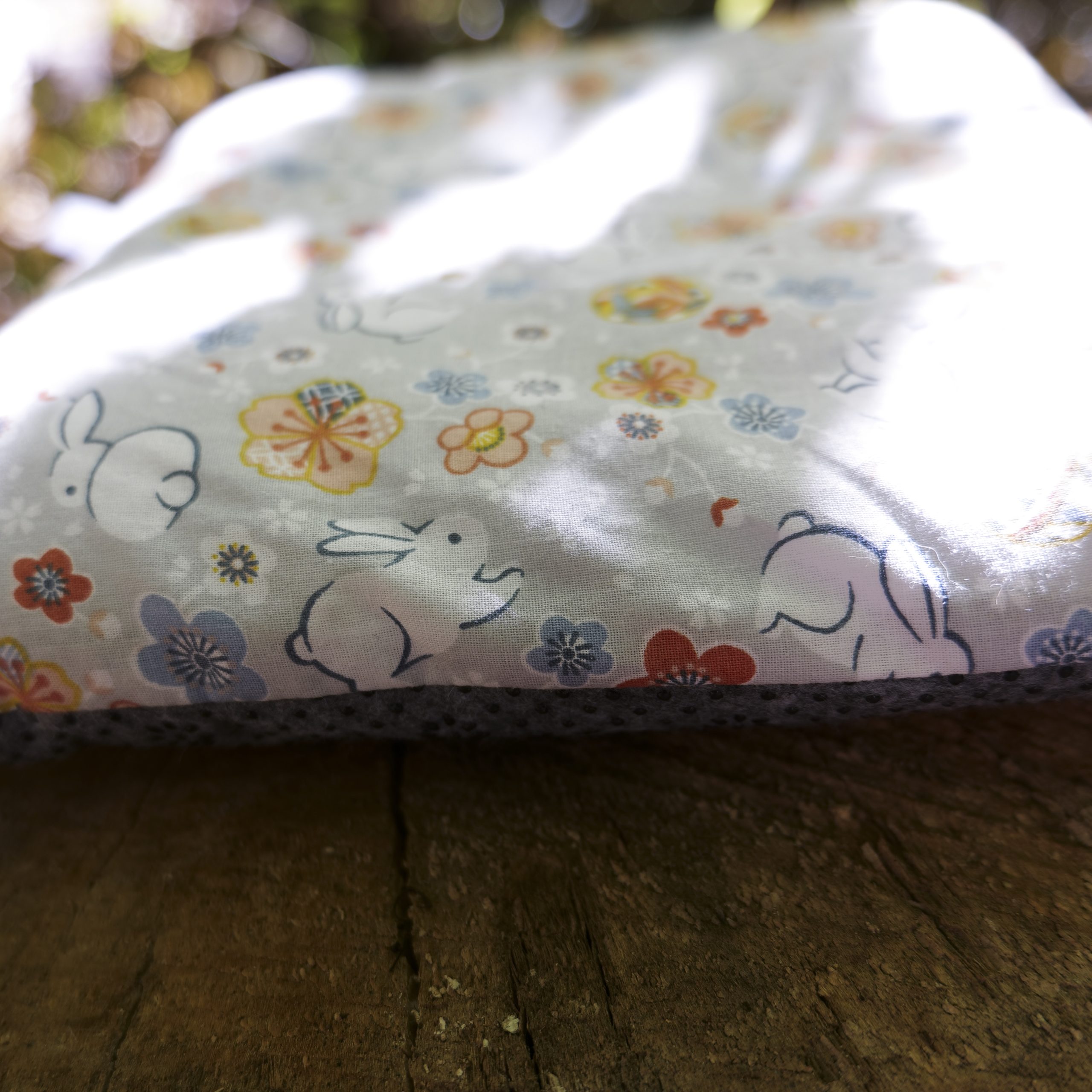 Coussin antidérapant - Lapin Japon – Image 4