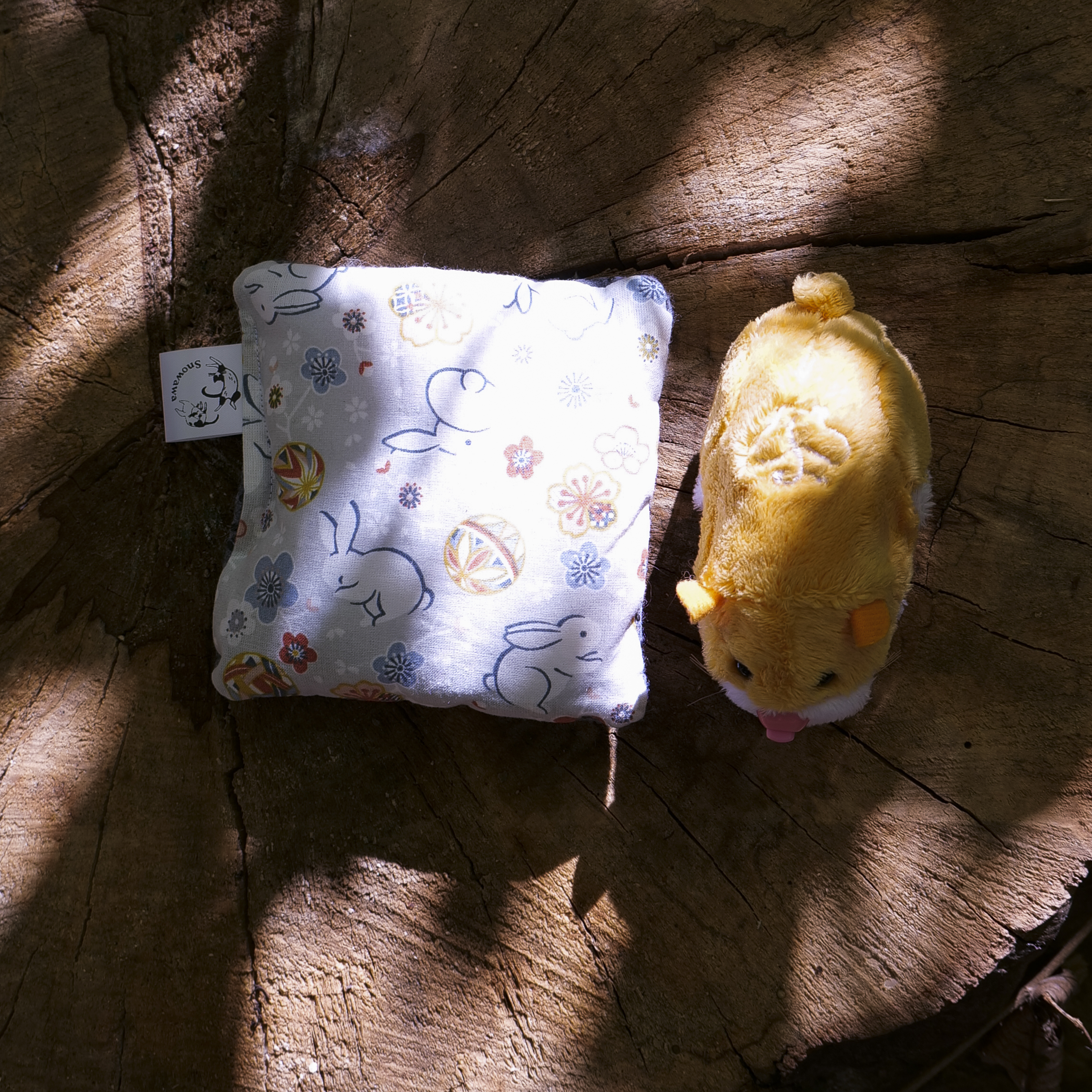 Coussin antidérapant petit - Lapin Japon – Image 2