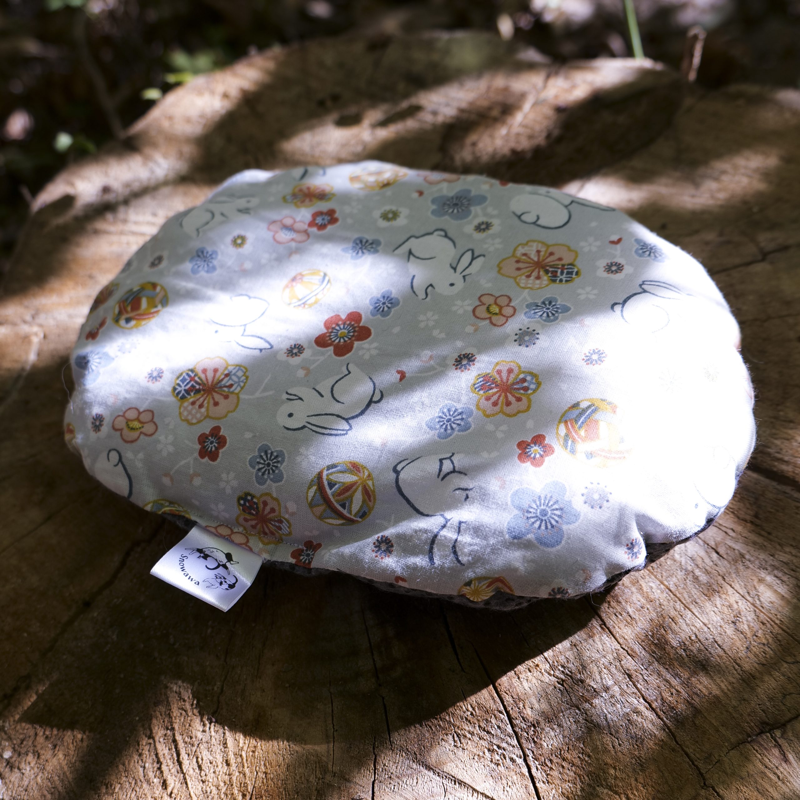 Coussin rond antidérapant - Lapin Japon – Image 3